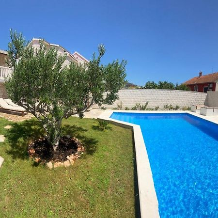 Villa Mediterra Garden & Pool Bol Exterior foto