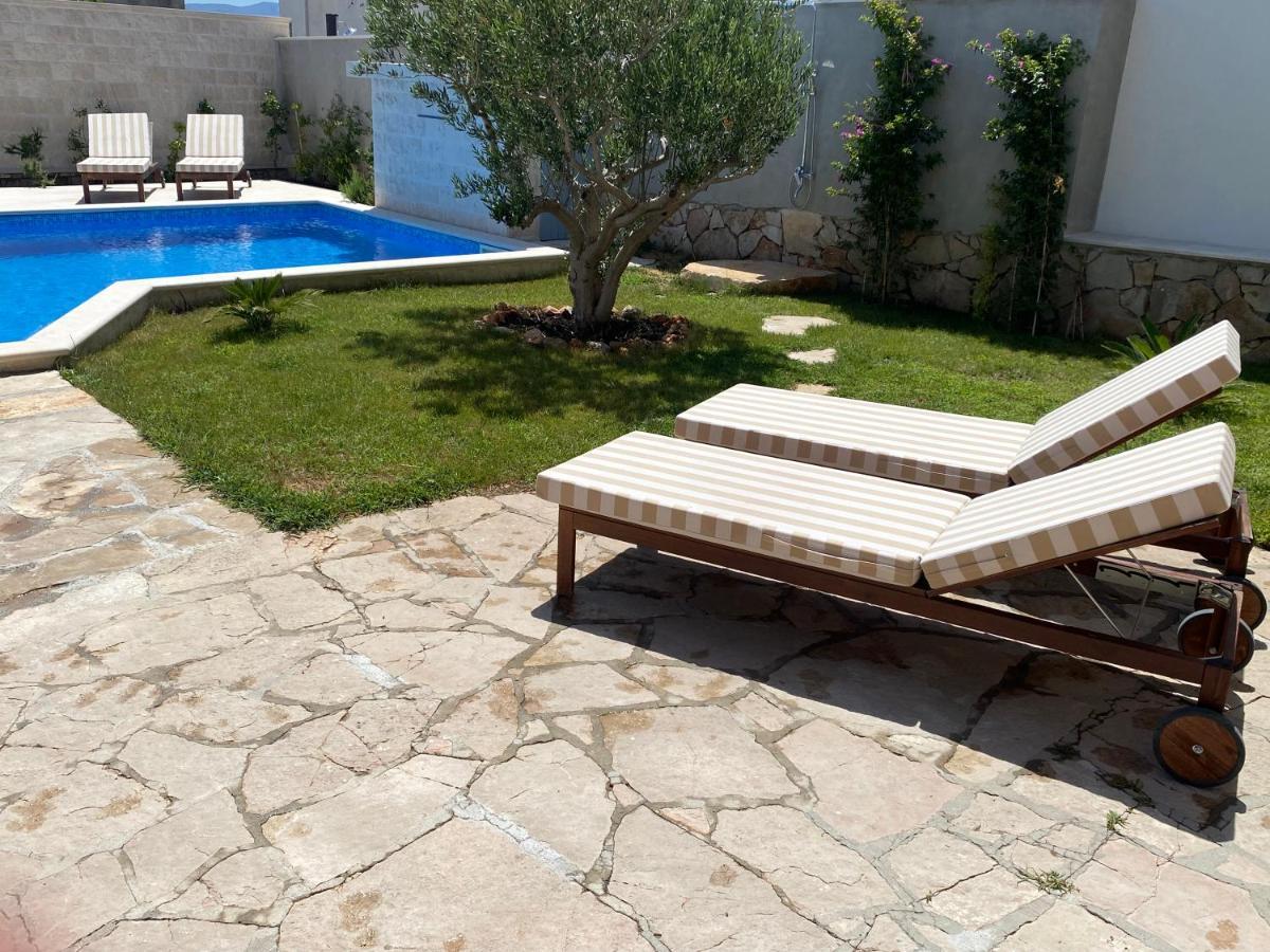 Villa Mediterra Garden & Pool Bol Exterior foto