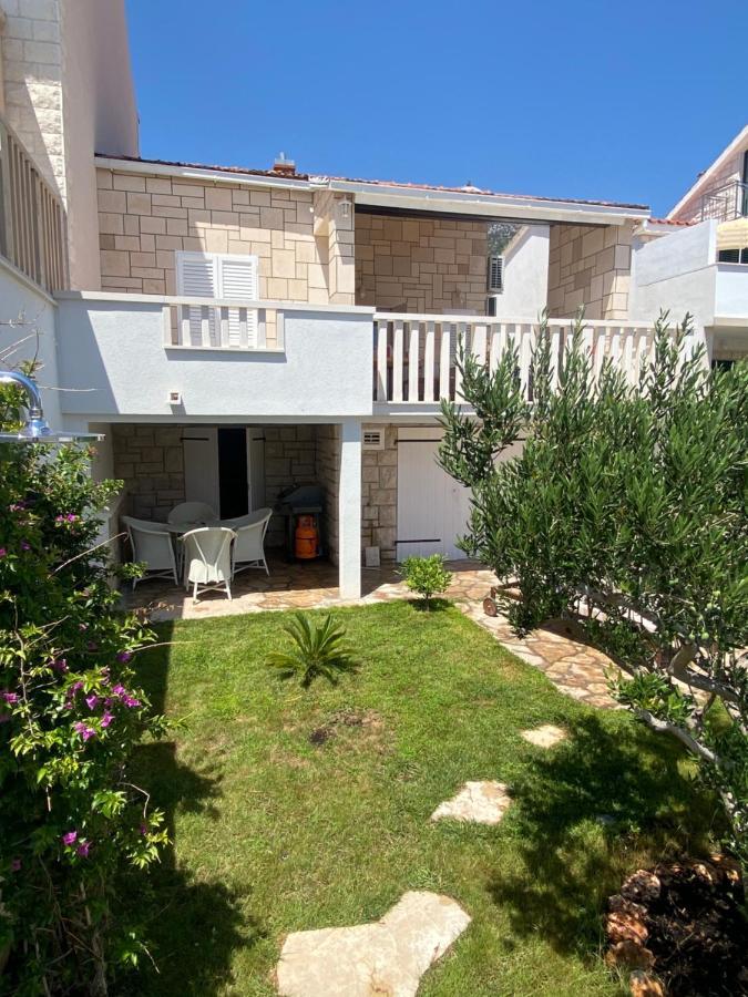 Villa Mediterra Garden & Pool Bol Exterior foto