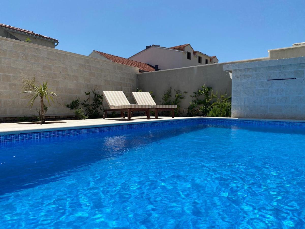 Villa Mediterra Garden & Pool Bol Exterior foto