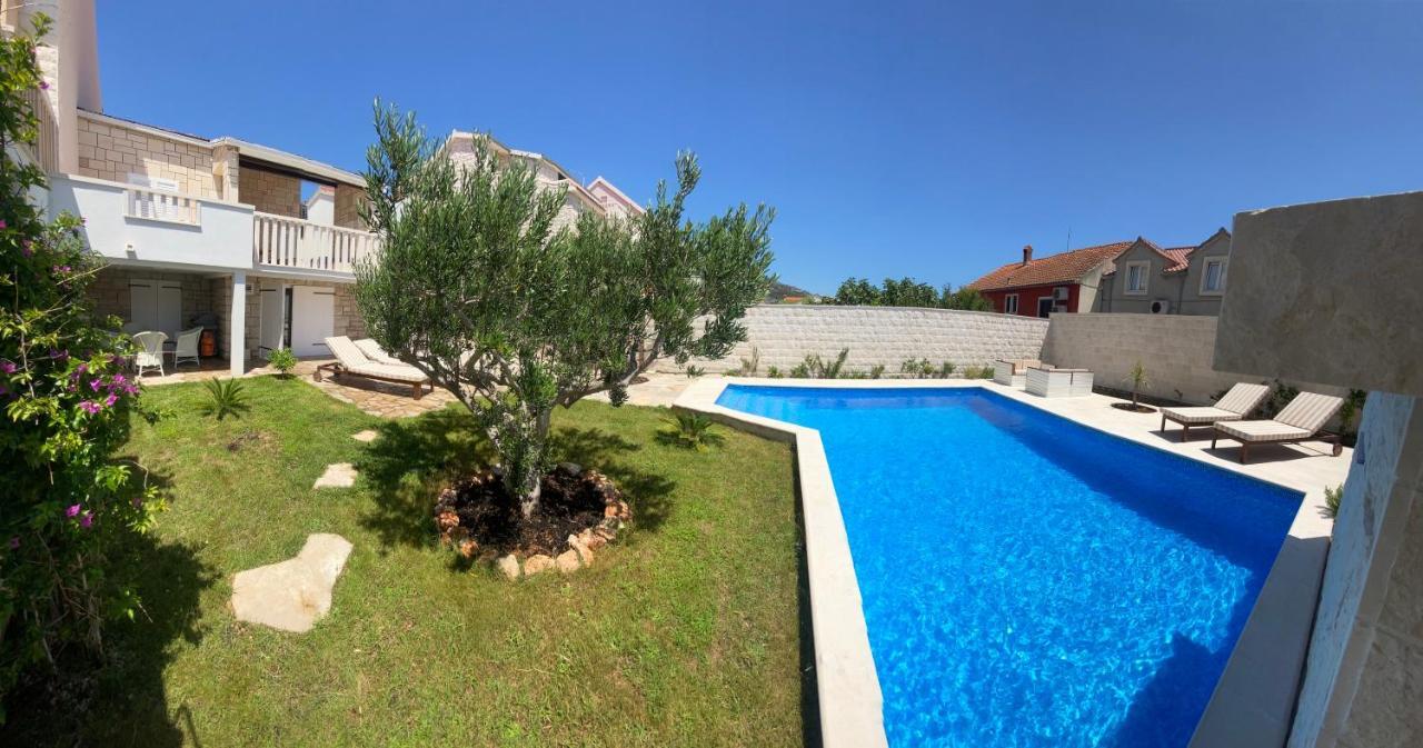 Villa Mediterra Garden & Pool Bol Exterior foto