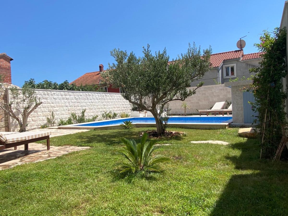 Villa Mediterra Garden & Pool Bol Exterior foto