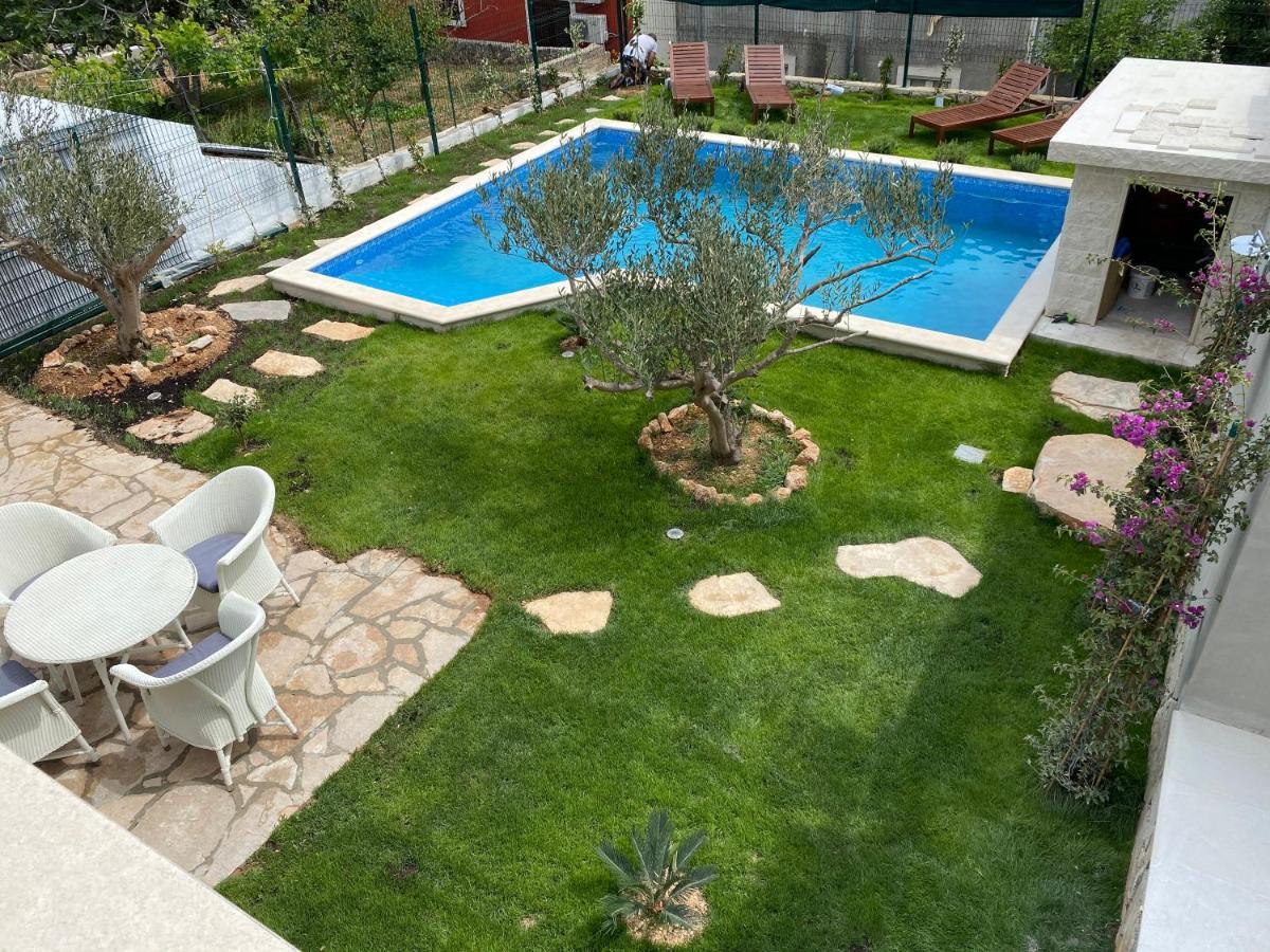 Villa Mediterra Garden & Pool Bol Exterior foto